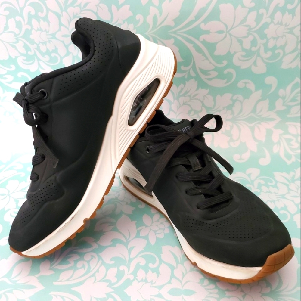 Sketchers Uno Women Shoe Size 8 Memory Foam Black and White